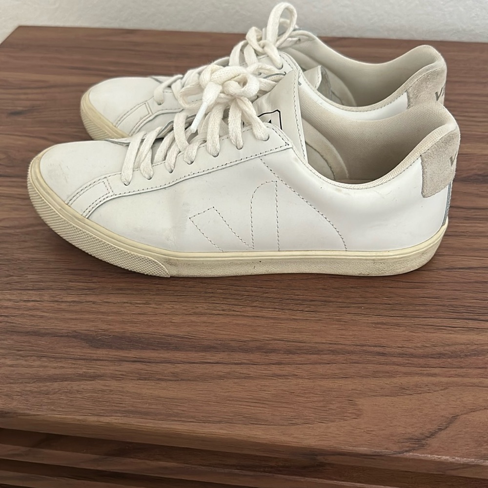 VEJA Esplar Leather Logo Sneakers size 8